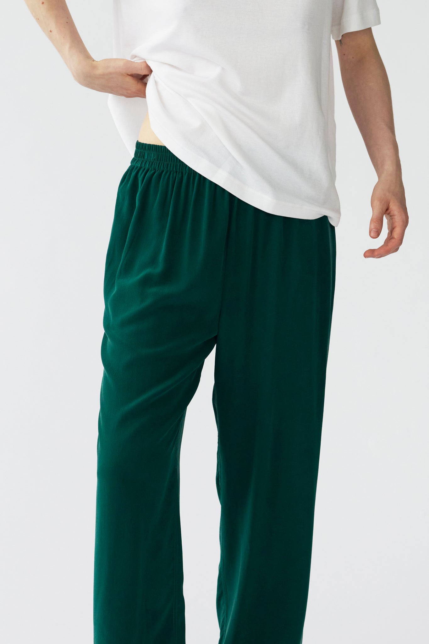 ELI SLIT PANTS - MOSS - SANDWASHED CREPE DE CHINE